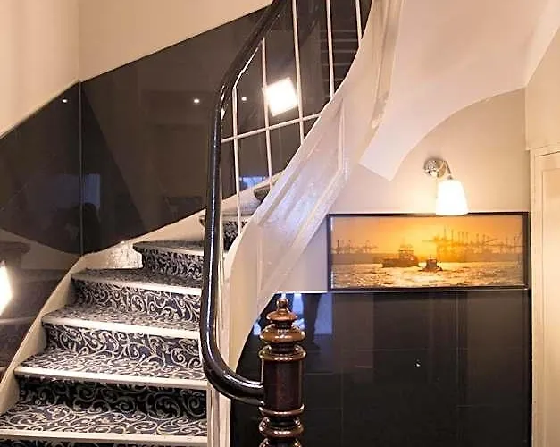 - Heefa Ohg Hotel 4*